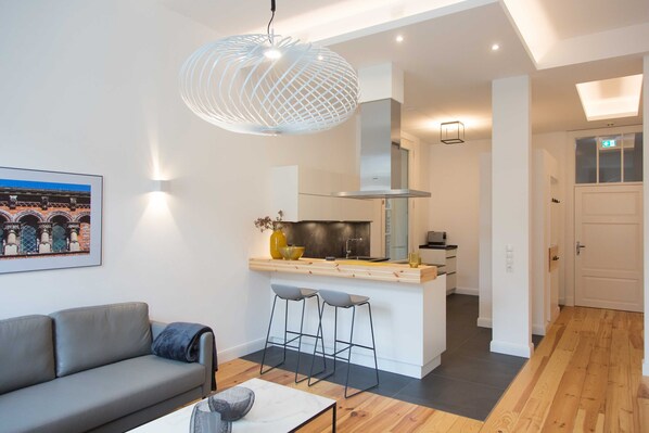 TV - Apartment 3 Wohnen an der Lambertikirche - Living on Schloßplatz (Oldenburg)