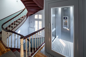 Unclassified image, 3 of 13, button