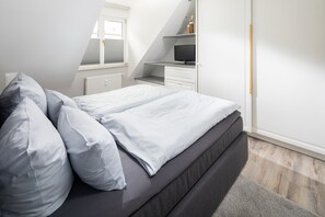 2 Schlafzimmer, Reisekinderbett, WLAN, Bettwäsche