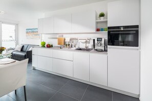 Kühlschrank, Mikrowelle, Ofen, Geschirrspüler