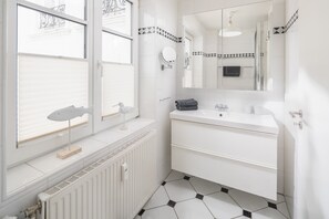 Hårtørrer, håndklæder