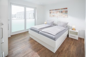 2 Schlafzimmer, Reisekinderbett, WLAN, Bettwäsche