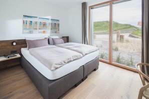 1 bedroom, in-room safe, desk, travel crib