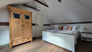 4 bedrooms, WiFi, bed sheets