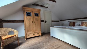 4 bedrooms, WiFi, bed sheets