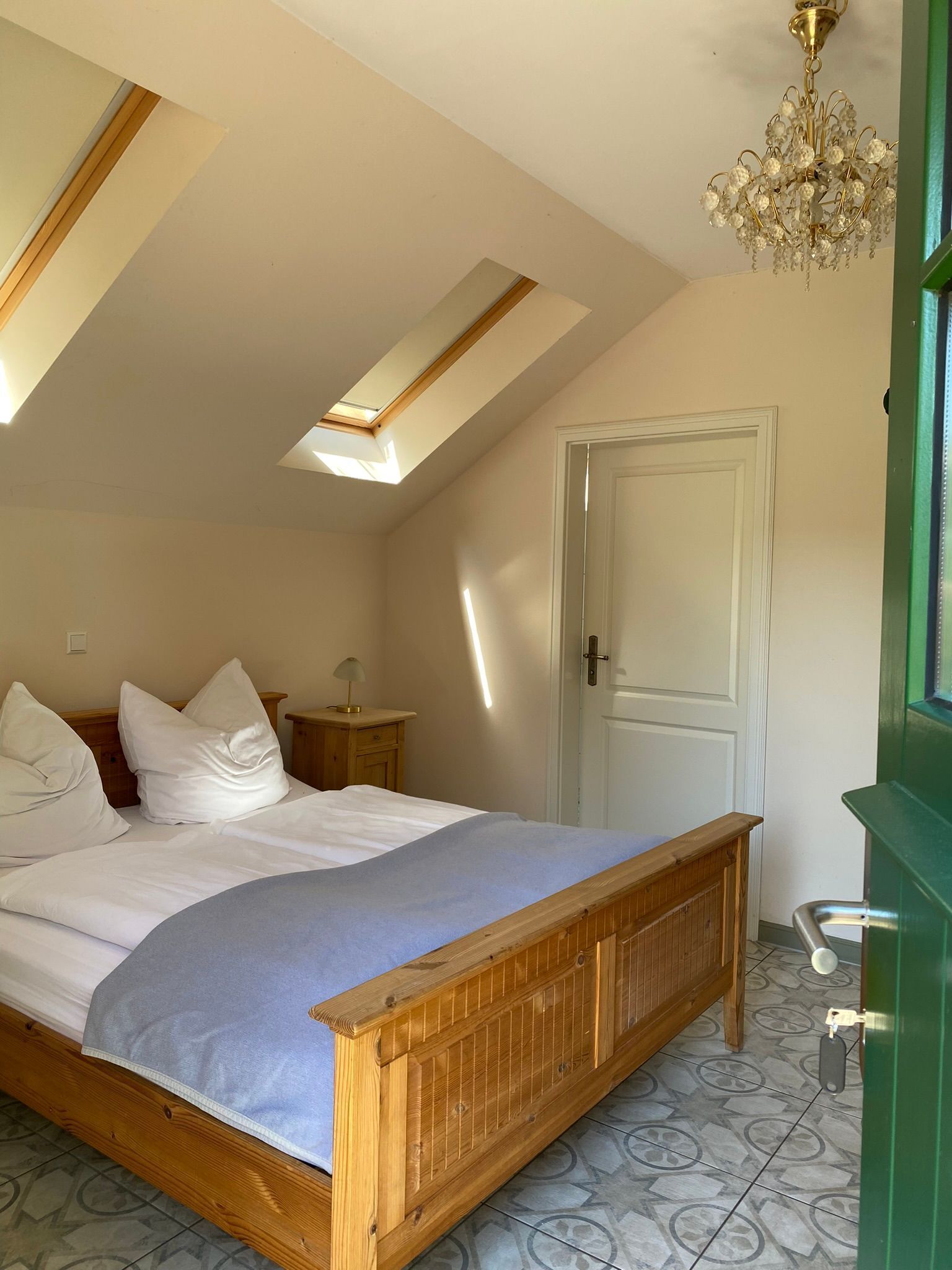 1 bedroom, bed sheets