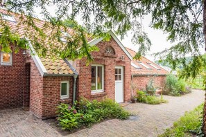 Unclassified image, 2 of 23, button