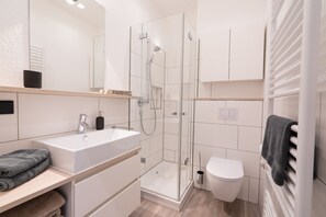 Hårtørrer, håndklæder