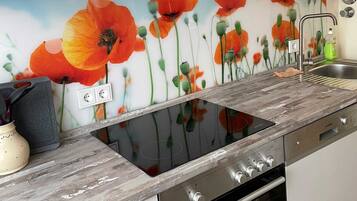 Kühlschrank, Mikrowelle, Ofen, Geschirrspüler