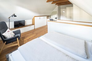 2 Schlafzimmer, Schreibtisch, Reisekinderbett, WLAN