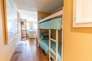 1 bedroom, internet, bed sheets - 2965 - Summer Palace, Condo with a short walk to Duck and Colony By the Sea amenities (Duck)