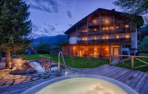 Ferienwohnung "Löfflerblick A Dreiherrenspitze" mit Bergblick, WLAN & Whirlpool