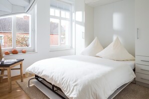 2 Schlafzimmer, Zimmersafe, Schreibtisch, Reisekinderbett