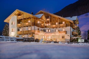 Exterior - Apartment "Löfflerblick A Rauchkofl" with Mountain View, Wi-Fi & Jacuzzi (Steinhaus)