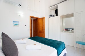4 makuuhuonetta, silitysrauta/-lauta, ilmainen Wi-Fi, vuodevaatteet