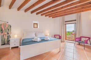 4 chambres, fer et planche à repasser, Wi-Fi gratuit, draps fournis