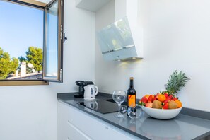 Fridge, microwave, oven, stovetop