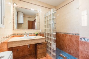 Shower, towels