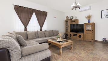 Televisie en een tafeltennistafel