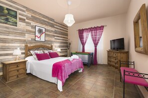 4 chambres, fer et planche à repasser, Wi-Fi gratuit, draps fournis