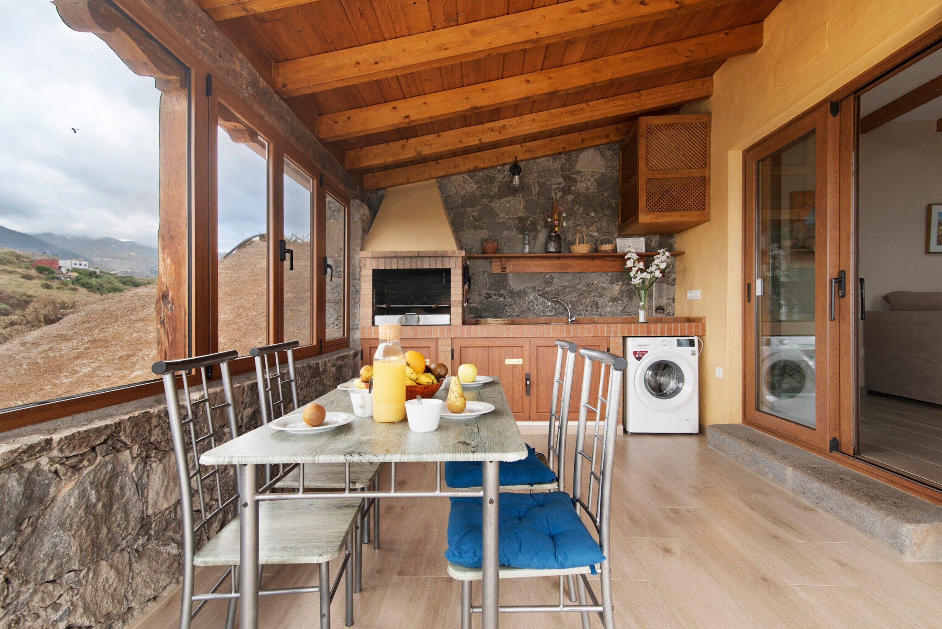 屋外ダイニングエリア