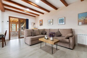 TV - Finca Holidays Home Tinamar II with Mountain View, Pool, Wi-Fi & Garden (Vega de San Mateo)