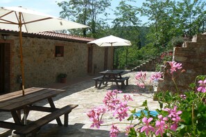 Outdoor dining - Tuscany apartment with 2 pools (Massa Marittima)