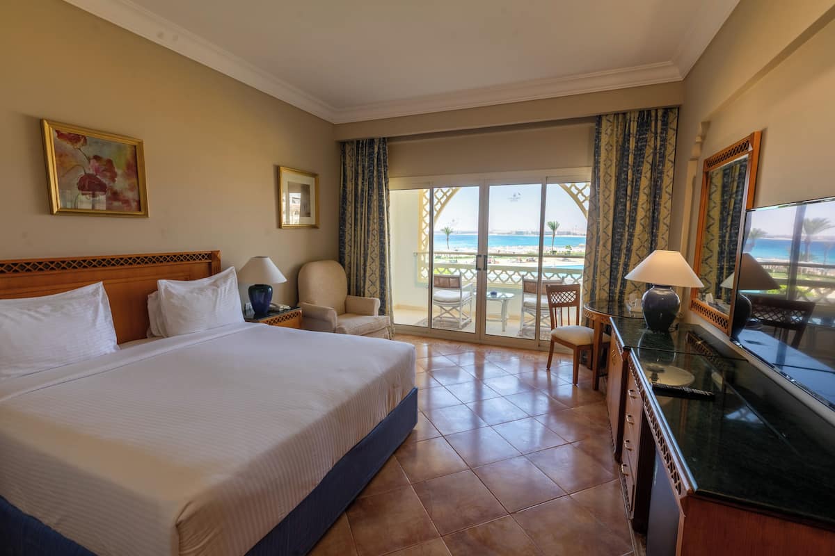 Superior Room, Partial Sea View | Bar mini, meja, ruang kerja komputer riba, kalis bunyi 