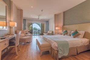 家庭木屋 | 迷你吧、办公桌、笔记本电脑工作区、隔音