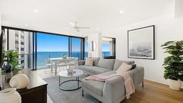 Smart TV, Netflix, books, streaming services