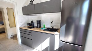 Fridge, dishwasher, coffee/tea maker, electric kettle