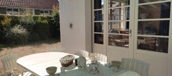 Beach & Forest Retreat: Spacious House, Garden, BBQ, WiFi, Near Shops