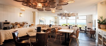 Beach House Hotel