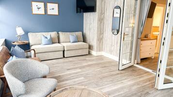 Executive Family Suite - Pet Friendly | Soundproofing, free WiFi, bed sheets