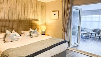 Executive Family Suite - Pet Friendly | Soundproofing, free WiFi, bed sheets