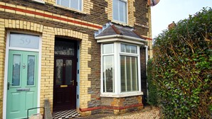 Unclassified image, 3 of 28, button - Mawr Terrace by Tŷ SA -NEW sleeps 8 (Cardiff)
