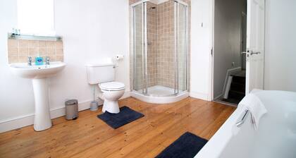 Mawr Terrace by Tŷ SA -NEW sleeps 8