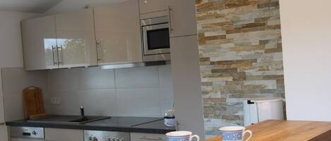 Refrigerador, microondas, horno, placa de cocina