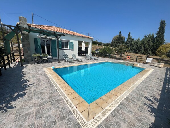 Pool - Villa Varkoula - 2 bedroom family villa with private pool near Xi beach (Mantzavinata)