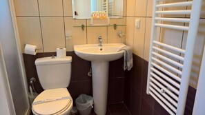 Shower, hair dryer, towels, soap - Villa Varkoula - 2 bedroom family villa with private pool near Xi beach (Mantzavinata)