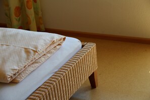 2 bedrooms, free WiFi, bed sheets - Light-filled, spacious apartment, direct access to terrace and lawn (Ühlingen-Birkendorf)