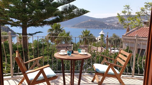 Romantic Stone Villa With Private Pool Just 100m From The Beach