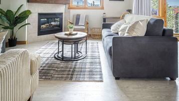 Een smart-tv, een open haard, Netflix en streamingdiensten
