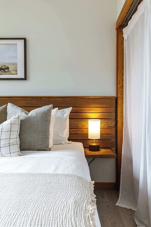 1 bedroom, iron/ironing board, free WiFi, bed sheets - Morningside - Pet Friendly, Stunning Mtn Views (Canmore)