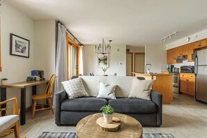 Smart-TV, Kamin, Netflix, Streaming-Dienste