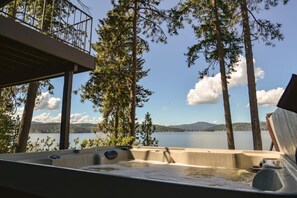 Tina de hidromasaje al aire libre