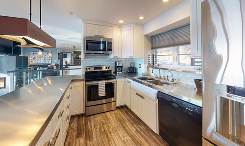 Welcome to the lake! Enjoy the dock and views.