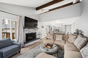 TV, fireplace, offices, computer monitors