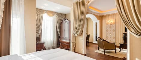 Executive Suite, 1 Bedroom, Balcony | 1 bedroom, premium bedding, memory-foam beds, minibar