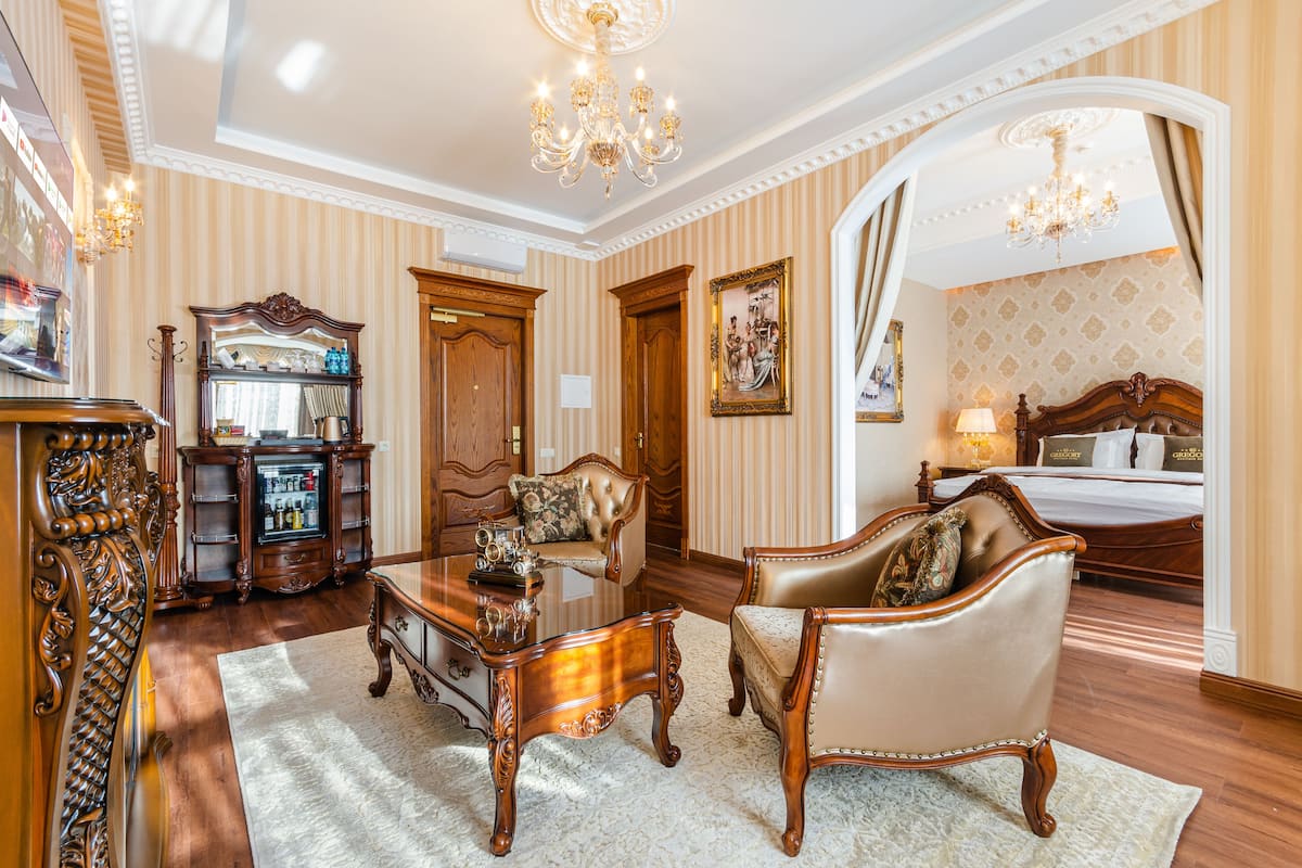 Executive-Suite, 1 Schlafzimmer, Balkon | 1 Schlafzimmer, hochwertige Bettwaren, Betten mit Memory-Foam-Matratzen